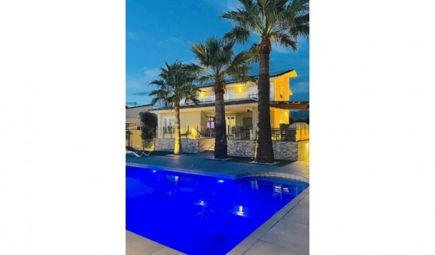 Resale - Villa -
Alfas del Pí - Costa Blanca