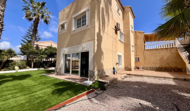 Resale - Villa -
La Zenia - Costa Blanca