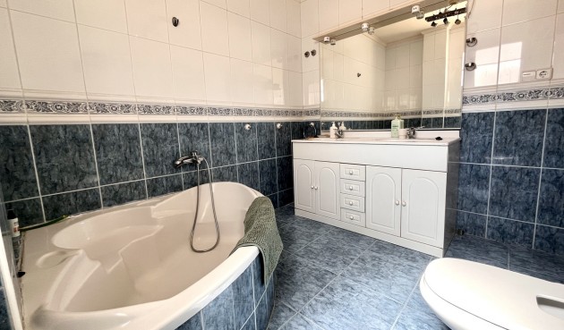 Resale - Villa -
La Zenia - Costa Blanca