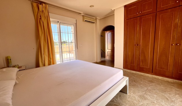 Resale - Villa -
La Zenia - Costa Blanca