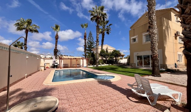 Resale - Villa -
La Zenia - Costa Blanca
