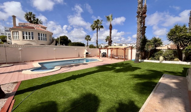 Resale - Villa -
La Zenia - Costa Blanca