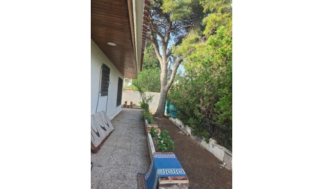 Brukt - Villa -
Orihuela Costa - Campoamor