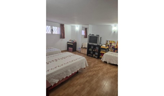 Brukt - Villa -
Orihuela Costa - Campoamor