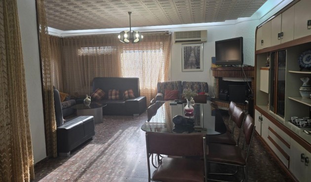 Brukt - Villa -
Orihuela Costa - Campoamor