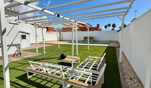 Resale - Villa -
Torrevieja - Costa Blanca