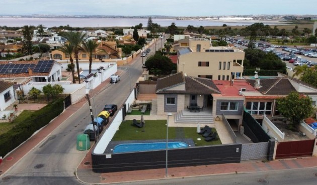 Resale - Villa -
Torrevieja - Costa Blanca