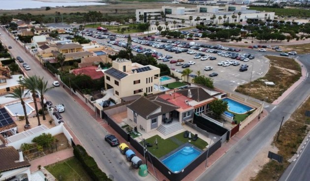 Resale - Villa -
Torrevieja - Costa Blanca