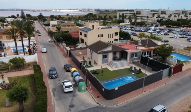 Resale - Villa -
Torrevieja - Costa Blanca