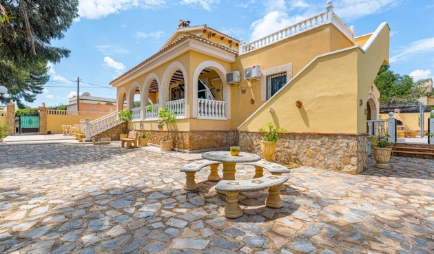 Resale - Villa -
Jacarilla - Inland