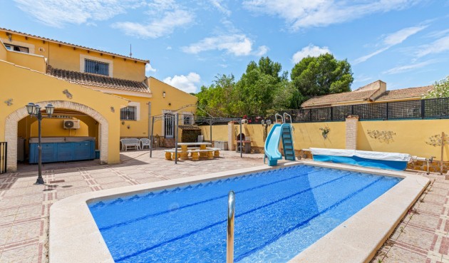 Resale - Villa -
Jacarilla - Inland