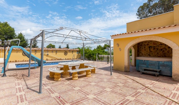 Resale - Villa -
Jacarilla - Inland