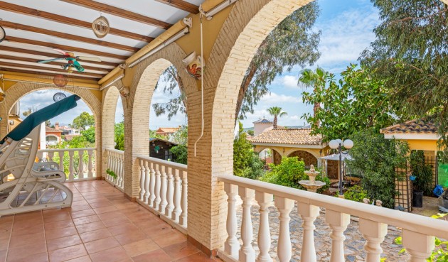 Resale - Villa -
Jacarilla - Inland