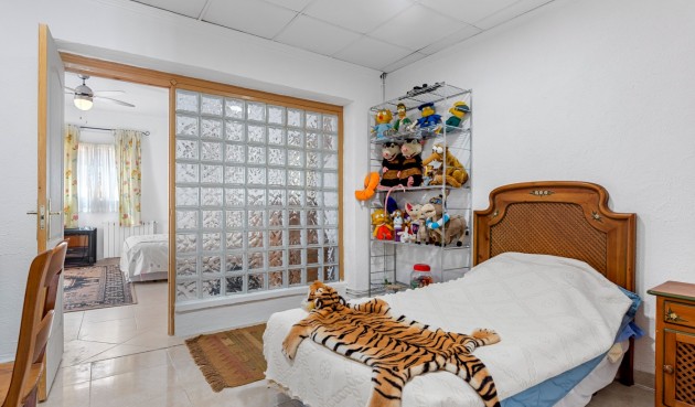 Resale - Villa -
Jacarilla - Inland