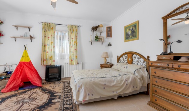 Resale - Villa -
Jacarilla - Inland