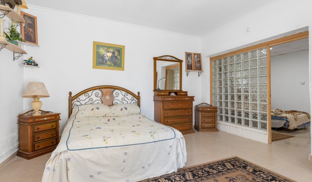 Resale - Villa -
Jacarilla - Inland