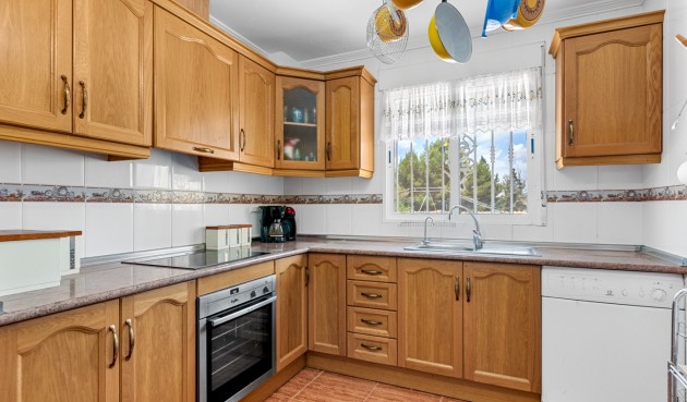 Resale - Villa -
Jacarilla - Inland