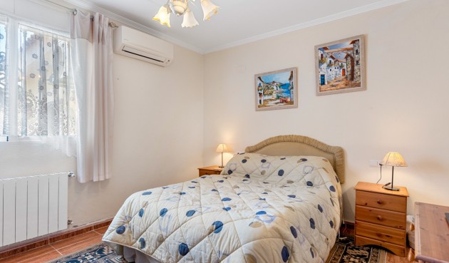 Resale - Villa -
Jacarilla - Inland