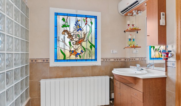 Resale - Villa -
Jacarilla - Inland