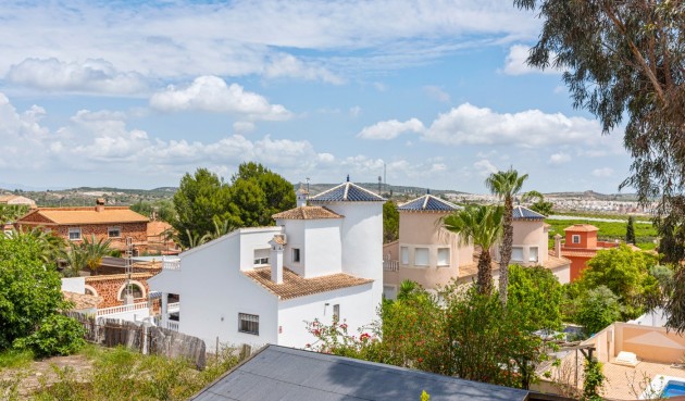Resale - Villa -
Jacarilla - Inland