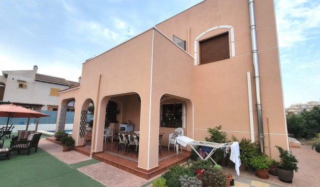 Resale - Villa -
Torrevieja - aguas nuevas
