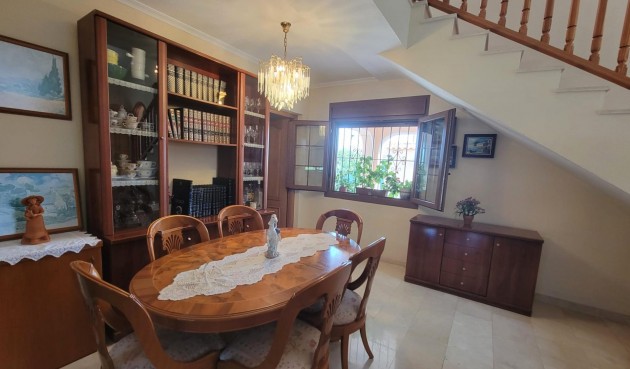 Resale - Villa -
Torrevieja - aguas nuevas