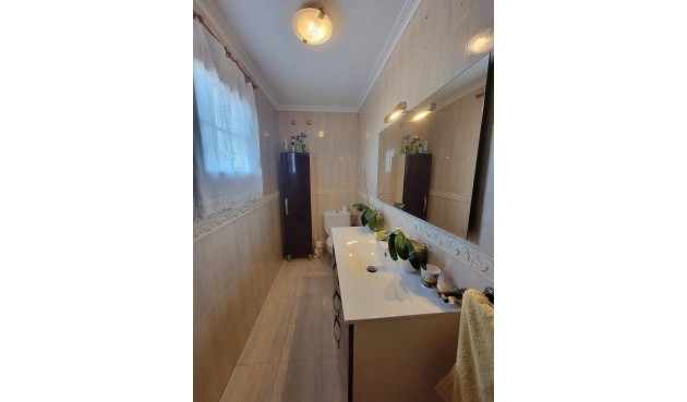 Resale - Villa -
Torrevieja - aguas nuevas