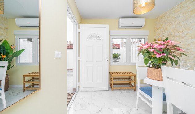 Resale - Bungalow -
Torrevieja - Torretas