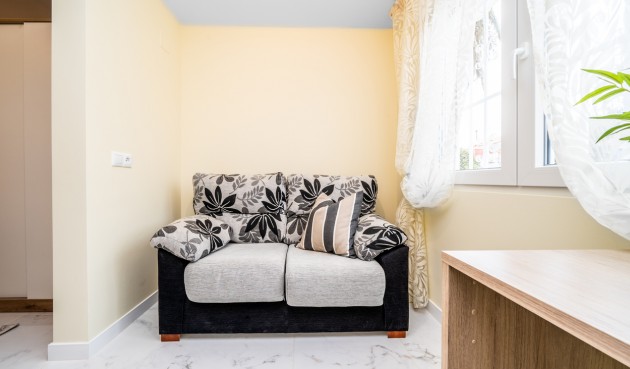 Resale - Bungalow -
Torrevieja - Torretas