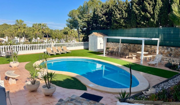 Resale - Villa -
Villamartin - Costa Blanca
