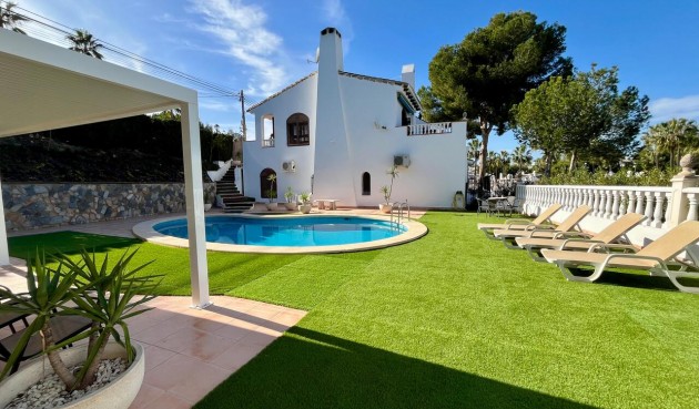Resale - Villa -
Villamartin - Costa Blanca