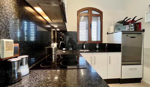 Resale - Villa -
Villamartin - Costa Blanca