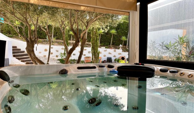 Resale - Villa -
Villamartin - Costa Blanca