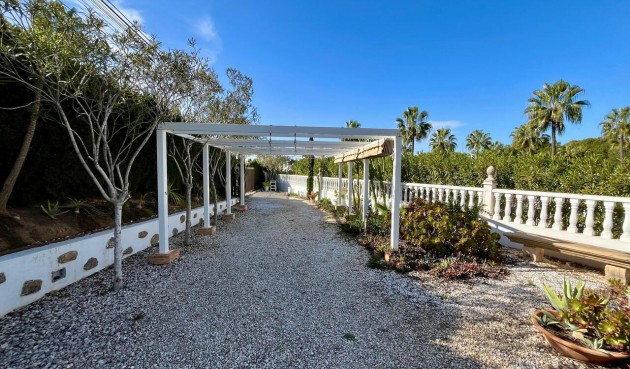 Resale - Villa -
Villamartin - Costa Blanca