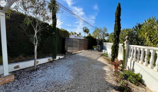 Resale - Villa -
Villamartin - Costa Blanca
