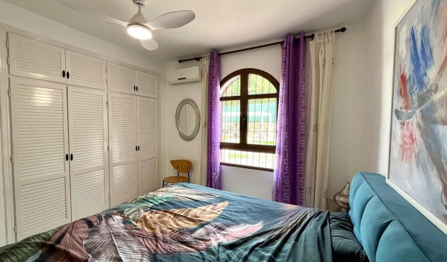 Resale - Villa -
Villamartin - Costa Blanca