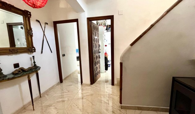 Resale - Villa -
Villamartin - Costa Blanca