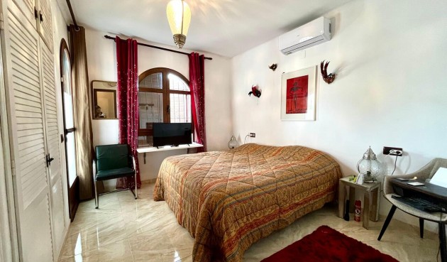 Resale - Villa -
Villamartin - Costa Blanca