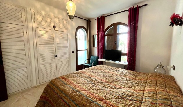 Resale - Villa -
Villamartin - Costa Blanca