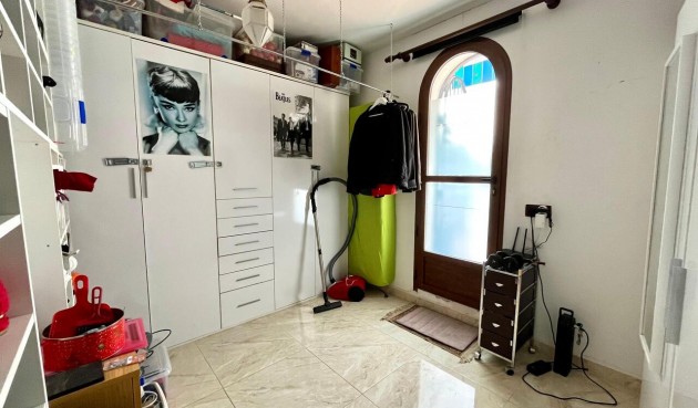 Resale - Villa -
Villamartin - Costa Blanca