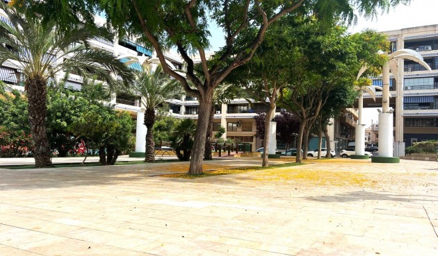 Återförsäljning - Apartment -
Guardamar del Segura - Pueblo