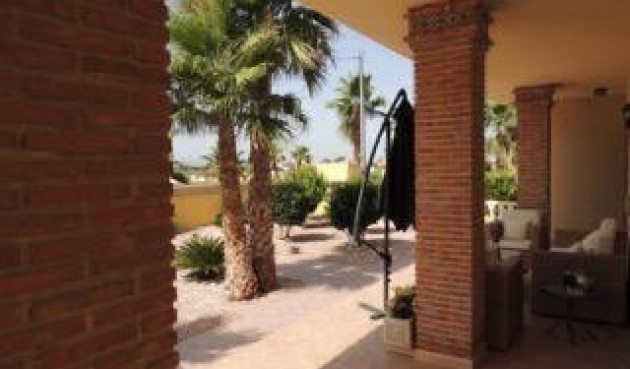 Resale - Villa -
Catral
