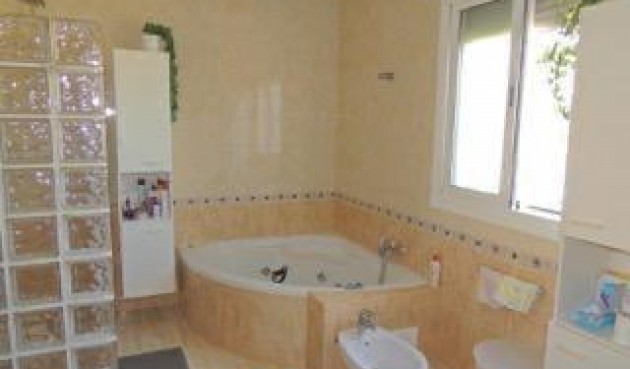 Resale - Villa -
Catral