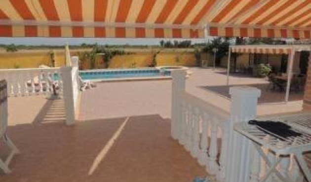 Resale - Villa -
Catral