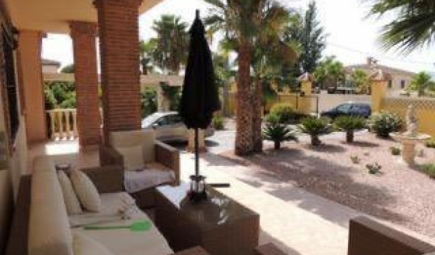 Resale - Villa -
Catral