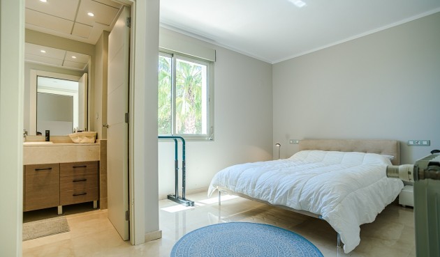 Resale - Villa -
San Miguel de Salinas - Inland