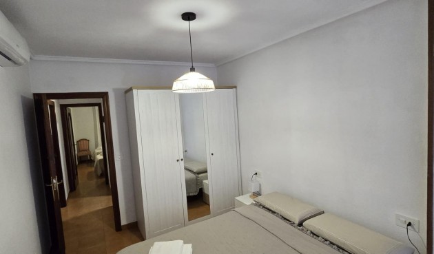 Resale - Apartment -
Torrevieja - Centro