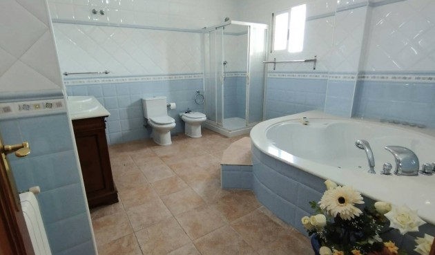 Resale - Villa -
Torrevieja - La Siesta - El Salado - Torreta