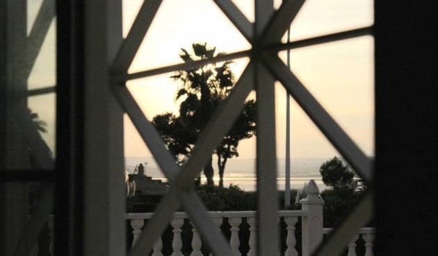 Resale - Villa -
Torrevieja - La Siesta - El Salado - Torreta