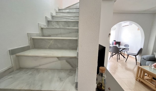 Resale - Town House -
Avileses - Inland